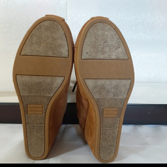Like New Toms Suede Leather Wedge Ankle Booties - Picture 5 of 5
